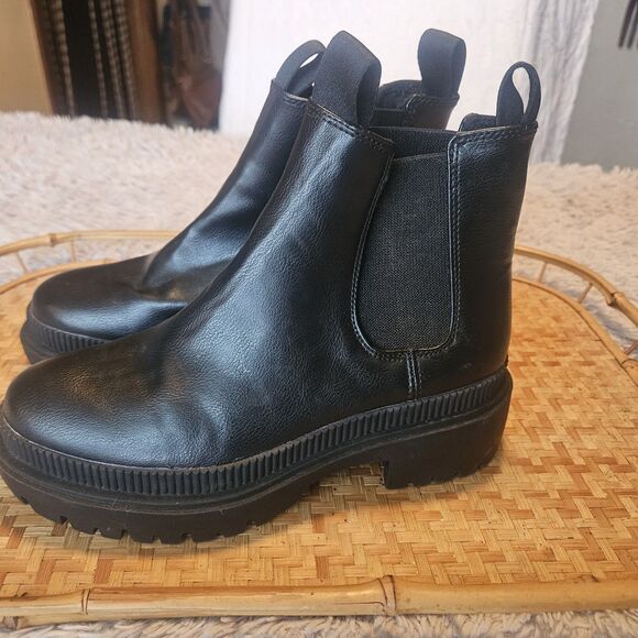 Divided By H&M Chelsea Pull-On Black Faux Leather Ankle Boots Size 5.5 Lug Sole - Picture 5 of 7
